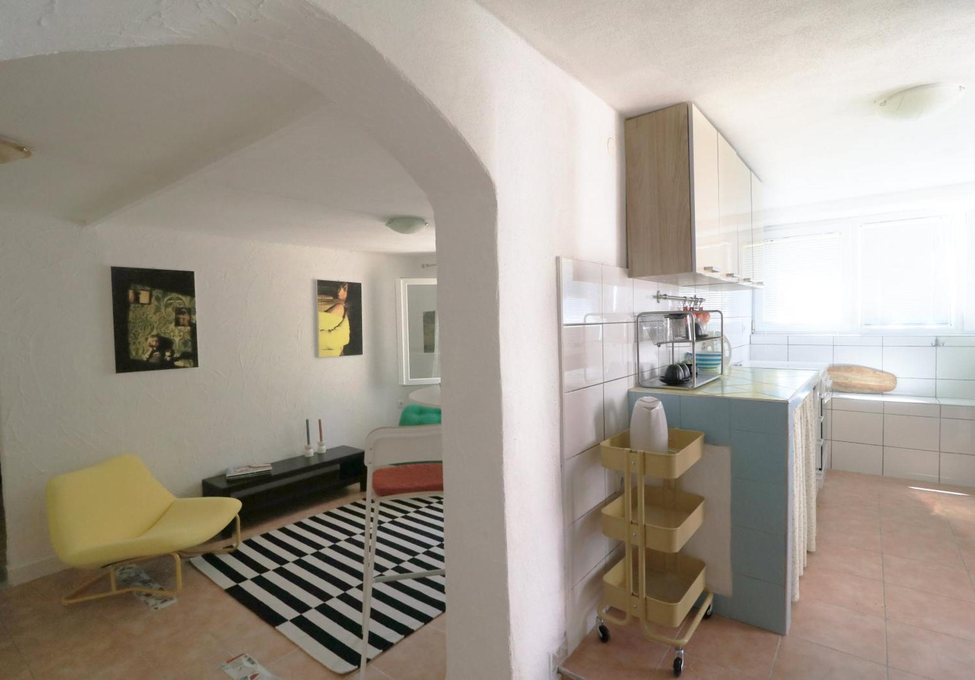Apartment Apartments-estate Under The Paintbrush