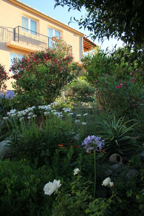 Apartments-estate Under The Paintbrush